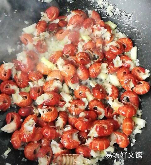 怎么炒虾尾好吃