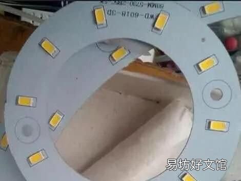 吸顶灯更换灯管方法