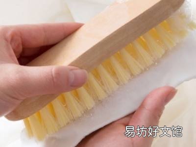 粘蚊子的胶在衣服上怎么去除