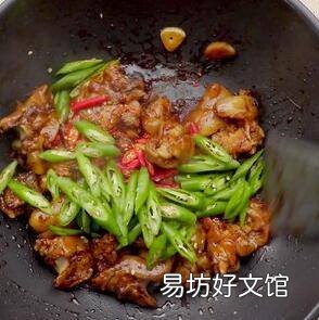 蒸熟的猪蹄怎么炒