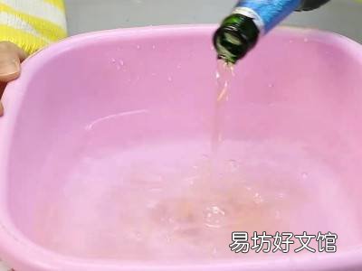 白色衣服染黑色了怎么洗才能变白