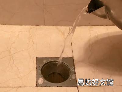 厕所里有红色细长的虫子怎么解决
