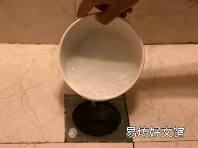 厕所里有红色细长的虫子怎么解决