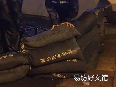 住一楼下大雨怎么防进水