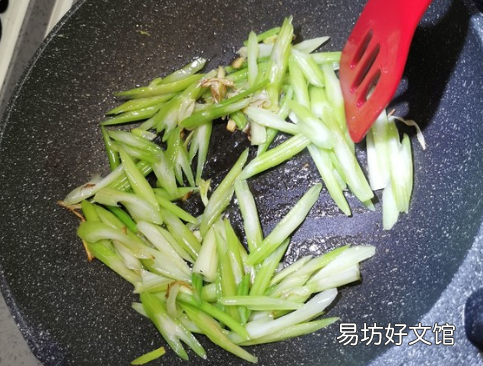 鸡肉和芹菜怎么炒