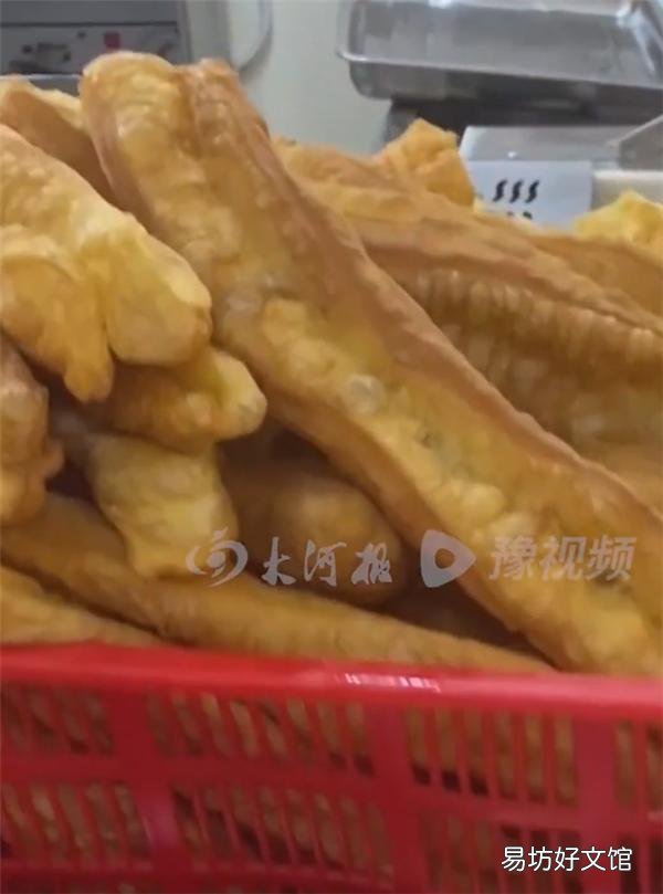 小伙带15斤油条膨松剂飞卡塔尔