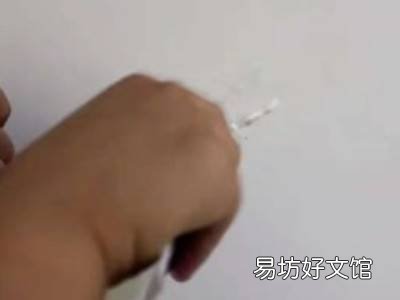 蚊子拍死在墙上擦不掉怎么办
