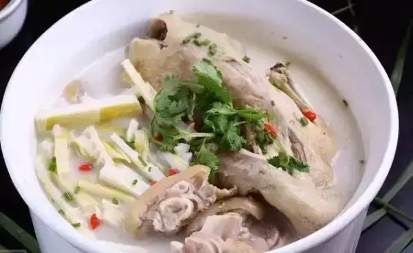 鸭汤浓香味道正 清火老鸭汤的做法