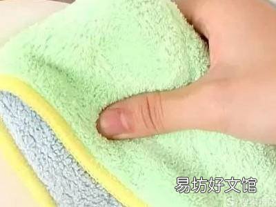 玻璃上面的胶怎么清理