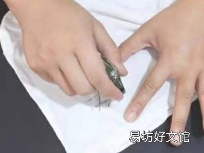衣服弄上中性笔油怎么办