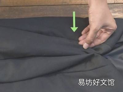 西服怎么折叠放行李箱