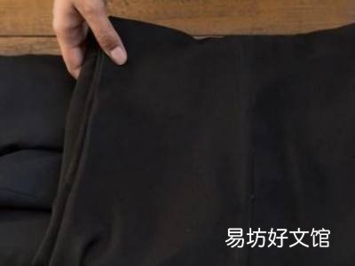 西服怎么折叠放行李箱