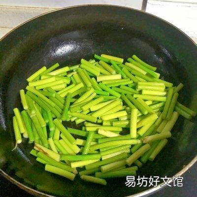 香软咸鲜味美可口 厨房小白怎么做肉炒蒜苔