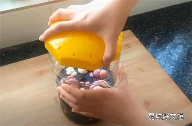 不辛不辣清脆爽口 大蒜的腌制方法