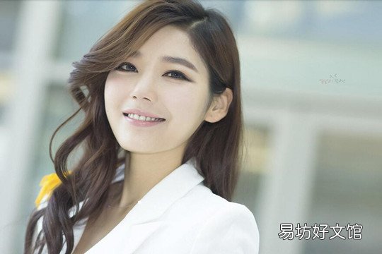 美女自觉的解开胸衣 性感泳装美女主动说我要