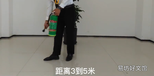 水基灭火器的正确使用方法是什么