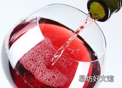 喝红酒有什么好处?喝葡萄酒的功效与作用