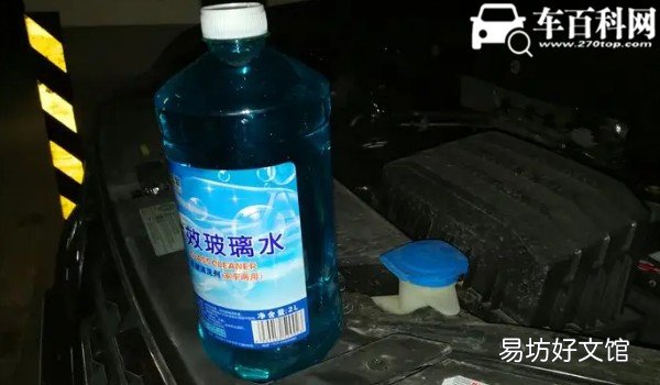 长安逸动玻璃水加在哪里 位于发动机舱左下角