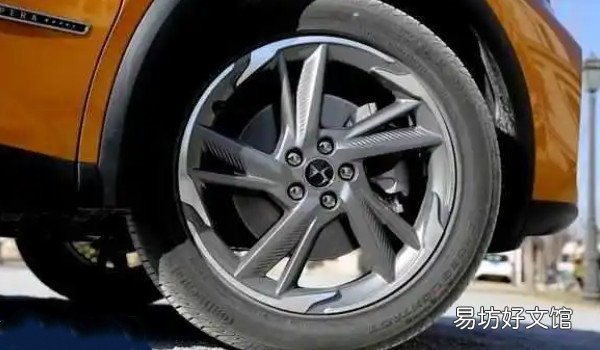 标准压强2.3-2.5bar ds7轮胎规格尺寸 有235/55 R18和215/65 R17两种