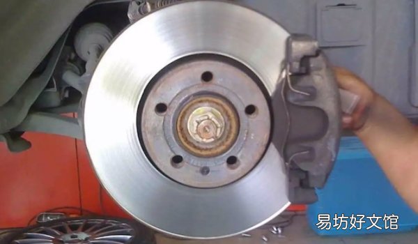 刹车时出现异响怎么办 需要及时对刹车片进行检查