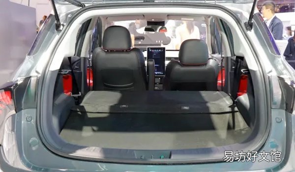 常规容积531L 哪吒v车身尺寸是多少 哪吒v后备箱尺寸是多少