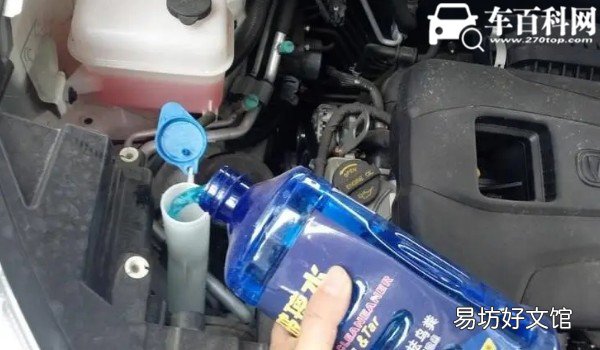 日产楼兰玻璃水在哪里加 位于发动机舱左下角