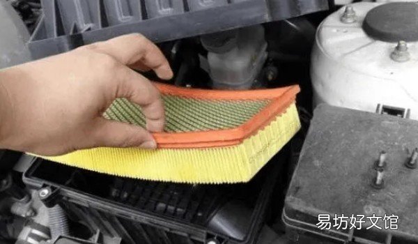 哈弗大狗空氣濾芯在哪里 位于發動機艙的右下角