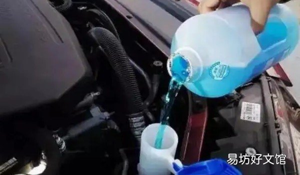 日产天籁玻璃水从哪里加 位于发动机舱左下角