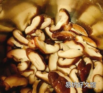 四川麻辣香锅的正宗做法 麻辣香菇是什么