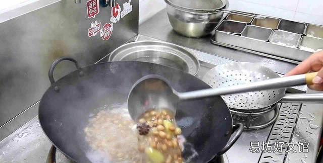 饭店里的五香花生米怎样做的,厨师长教你传统五香花生米做法