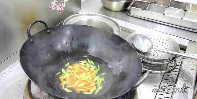 饭店里的五香花生米怎样做的,厨师长教你传统五香花生米做法