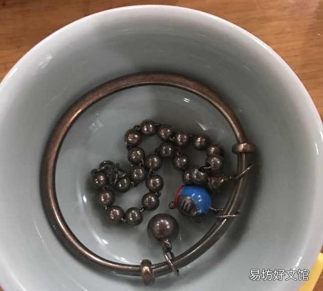 佩戴的银饰品突然变黑是怎么回事啊
