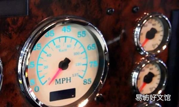 老司机窄距离侧方位停车,老司机通过方向盘判断左右距离
