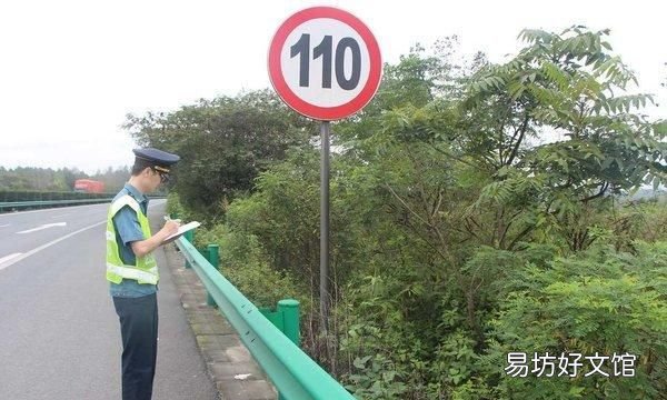老司机窄距离侧方位停车,老司机通过方向盘判断左右距离