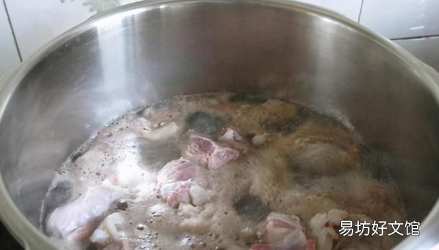 炖羊肉的羊汤冻冰箱能放多长时间 炖羊肉放什么调料快烂又不膻