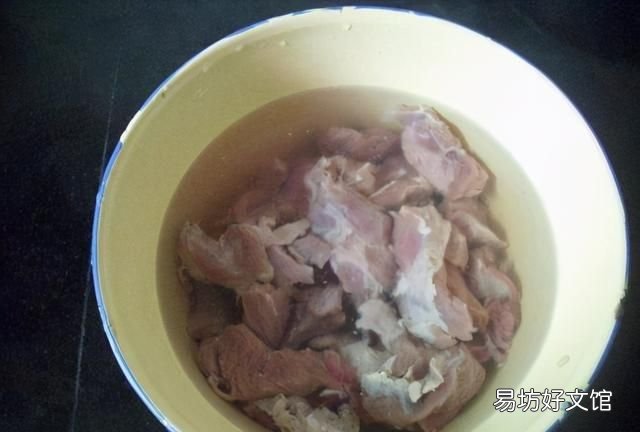 炖羊肉的羊汤冻冰箱能放多长时间 炖羊肉放什么调料快烂又不膻