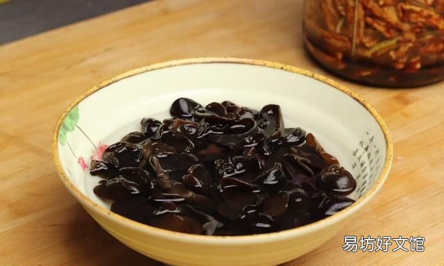 木耳只用凉水泡了20分钟能吃吗 泡木耳的正确方法用冷水热水