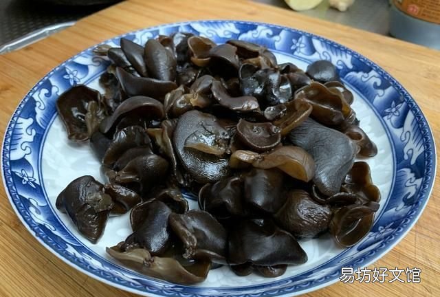 木耳只用凉水泡了20分钟能吃吗 泡木耳的正确方法用冷水热水