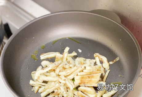 炒饼丝用的饼怎么做,炒饼丝怎样做可以很软