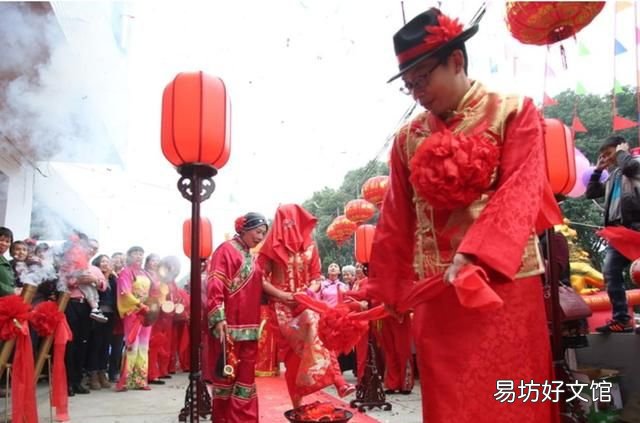 新娘子过门时为什么要跨火盆