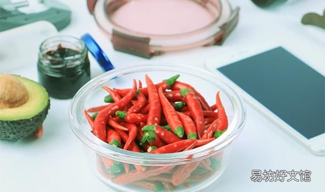 塑料的保鲜盒可以放微波炉加热吗
