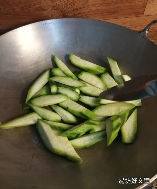 丝瓜吃了会中毒丝瓜还能吃吗 注意了这类丝瓜有毒不能吃