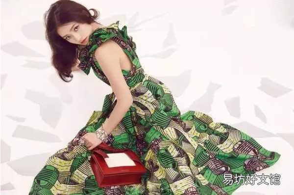 揭晓两者的品牌档次级别 ck和小ck包包哪个档次高