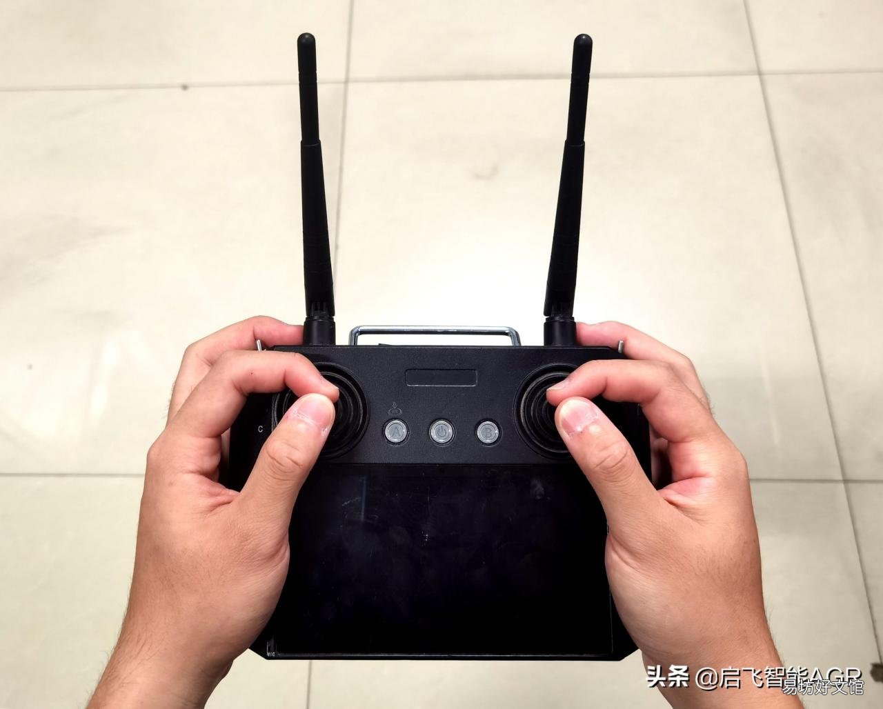 全程图解无人机的操作步骤 遥控飞机怎么操作起飞降落