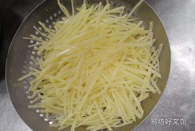 炝炒土豆丝怎么做好吃呢,炝炒土豆丝的正宗做法王刚