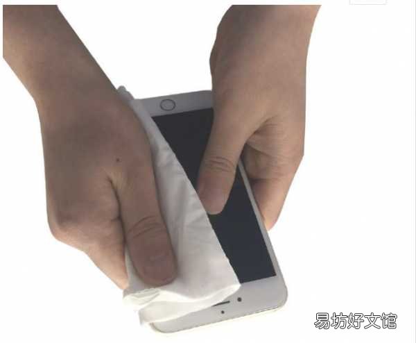 教你3招可让手机起死回生 手机泡到水里了该怎么处理