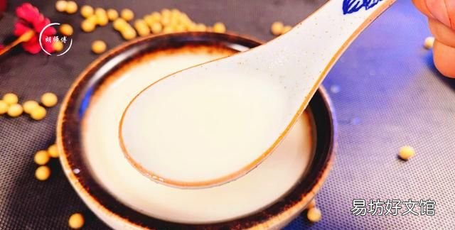 打豆浆时最忌直接打黄豆,黑豆做豆浆和黄豆豆浆味道一样吗