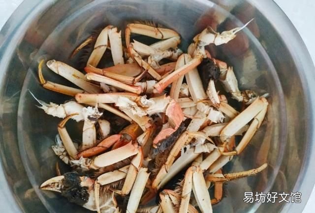 如何吃干净一只大闸蟹里的全部蟹肉呢