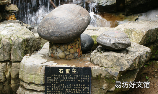 贵州崖壁现大量石头蛋,贵州梵净山崖壁