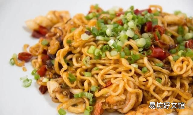 临期食品还有一个月过期可以吃吗